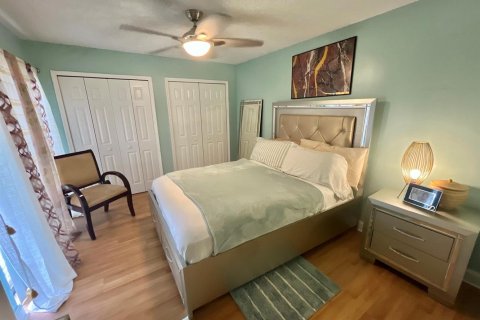 Townhouse in Lake Worth, Florida 2 bedrooms, 120.96 sq.m. № 2082176 - photo 17