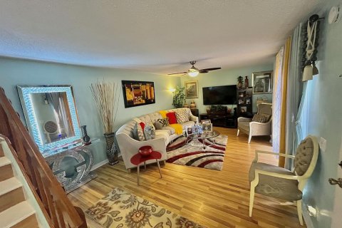 Townhouse in Lake Worth, Florida 2 bedrooms, 120.96 sq.m. № 2082176 - photo 7