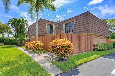 Townhouse in Lake Worth, Florida 2 bedrooms, 120.96 sq.m. № 2082176 - photo 19