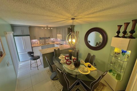 Townhouse in Lake Worth, Florida 2 bedrooms, 120.96 sq.m. № 2082176 - photo 5