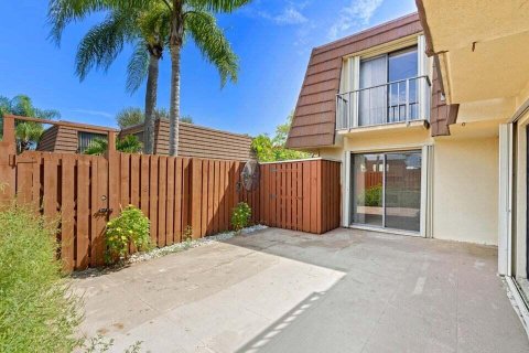 Townhouse in Lake Worth, Florida 2 bedrooms, 120.96 sq.m. № 2082176 - photo 2