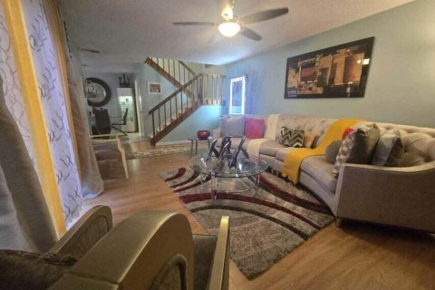 Townhouse in Lake Worth, Florida 2 bedrooms, 120.96 sq.m. № 2082176 - photo 8