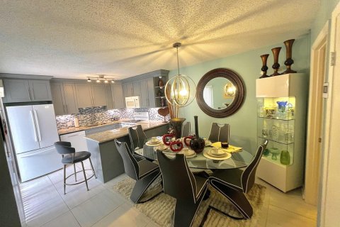 Townhouse in Lake Worth, Florida 2 bedrooms, 120.96 sq.m. № 2082176 - photo 4