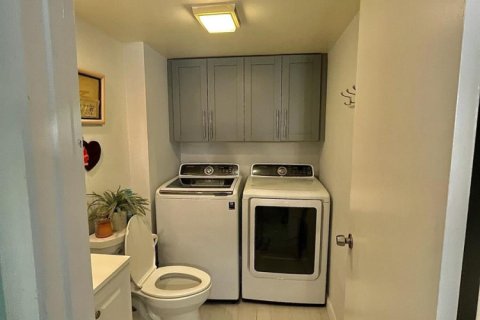 Townhouse in Lake Worth, Florida 2 bedrooms, 120.96 sq.m. № 2082176 - photo 9