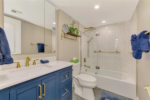 Condo in Sarasota, Florida, 1 bedroom № 2200467 - photo 12