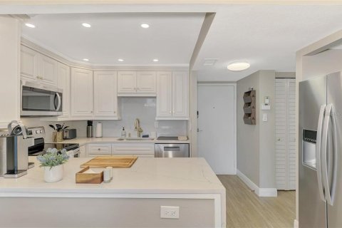 Condo in Sarasota, Florida, 1 bedroom № 2200467 - photo 8