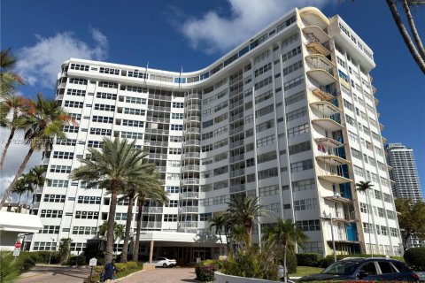 Condo à Hallandale Beach, Floride, 2 chambres  № 2038807