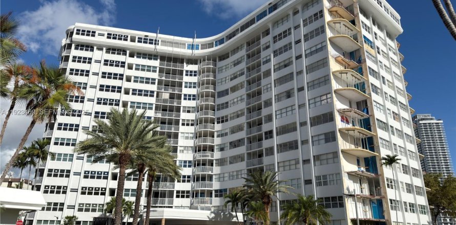 Condo à Hallandale Beach, Floride, 2 chambres  № 2038807