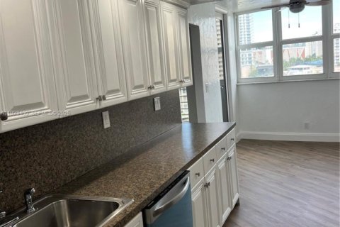 Copropriété à vendre à Hallandale Beach, Floride: 2 chambres, 131.92 m2 № 2038807 - photo 29