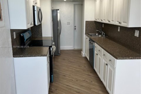 Copropriété à vendre à Hallandale Beach, Floride: 2 chambres, 131.92 m2 № 2038807 - photo 26