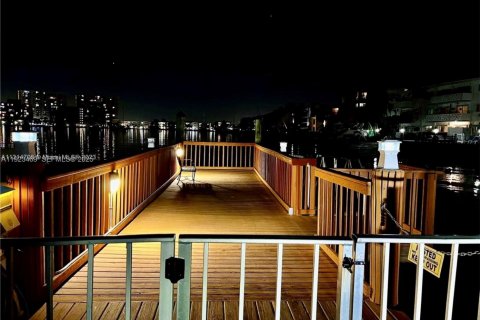 Copropriété à vendre à Hallandale Beach, Floride: 2 chambres, 131.92 m2 № 2038807 - photo 13