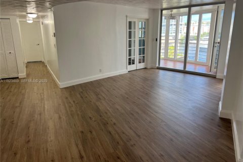 Copropriété à vendre à Hallandale Beach, Floride: 2 chambres, 131.92 m2 № 2038807 - photo 30