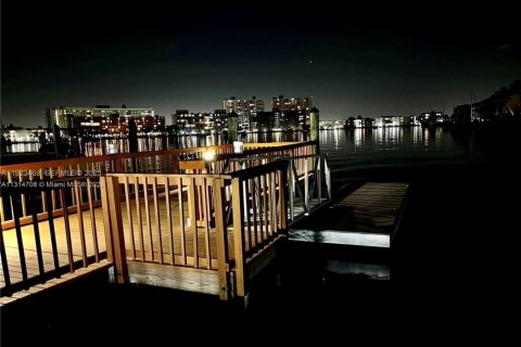 Copropriété à vendre à Hallandale Beach, Floride: 2 chambres, 131.92 m2 № 2038807 - photo 14