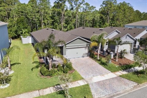 House in New Smyrna Beach, Florida 3 bedrooms, 150.32 sq.m. № 1737261 - photo 1
