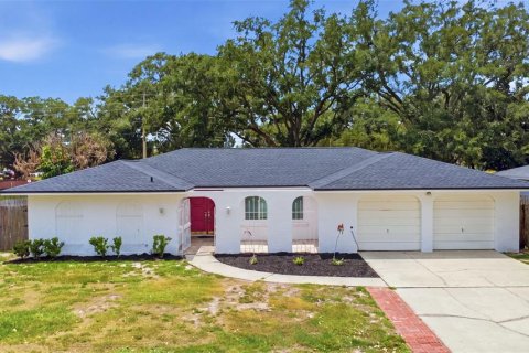 House in Orlando, Florida 4 bedrooms, 178.65 sq.m. № 2277228