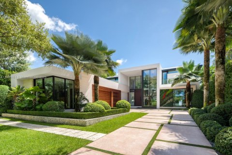 House in Miami, Florida 4 bedrooms, 501.77 sq.m. № 1925633