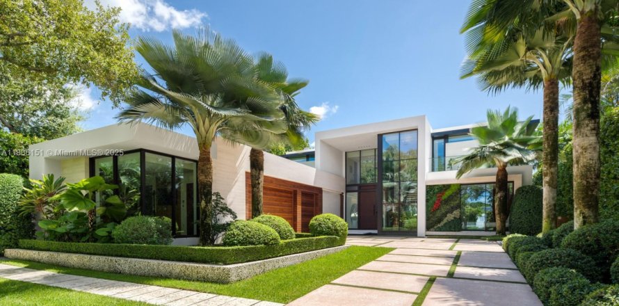 House in Miami, Florida 4 bedrooms, 501.77 sq.m. № 1925633