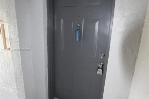 Condominio en alquiler en Coral Springs, Florida, 3 dormitorios, 121.24 m2 № 2075770 - foto 3