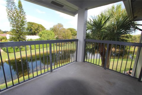 Condominio en alquiler en Coral Springs, Florida, 3 dormitorios, 121.24 m2 № 2075770 - foto 14