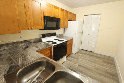 Condominio en alquiler en Coral Springs, Florida, 3 dormitorios, 121.24 m2 № 2075770 - foto 10
