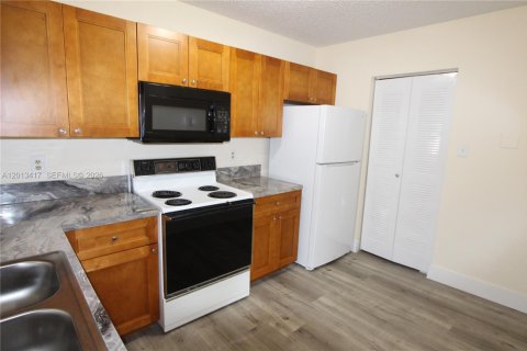 Condominio en alquiler en Coral Springs, Florida, 3 dormitorios, 121.24 m2 № 2075770 - foto 7