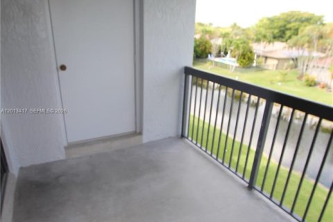 Condominio en alquiler en Coral Springs, Florida, 3 dormitorios, 121.24 m2 № 2075770 - foto 12