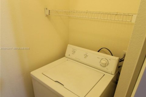 Condominio en alquiler en Coral Springs, Florida, 3 dormitorios, 121.24 m2 № 2075770 - foto 24