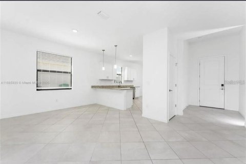 Villa ou maison à louer à Port Charlotte, Floride: 3 chambres, 157.19 m2 № 2112530 - photo 4