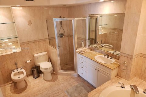Снять в аренду кондоминиум в Холливуд, Флорида 2 спальни, 115.94м2, № 1863271 - фото 15