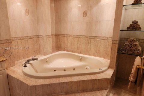 Снять в аренду кондоминиум в Холливуд, Флорида 2 спальни, 115.94м2, № 1863271 - фото 16