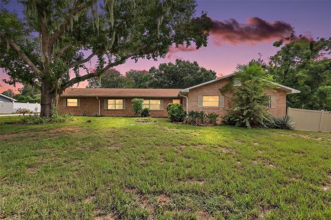 Villa ou maison à Eustis, Floride 4 chambres, 185.99 m2 № 2323262
