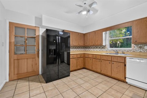 Купить виллу или дом в Юстис, Флорида 9 комнат, 185.99м2, № 2323262 - фото 11