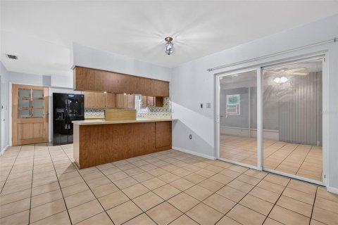 Купить виллу или дом в Юстис, Флорида 9 комнат, 185.99м2, № 2323262 - фото 13