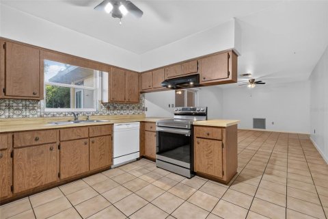Купить виллу или дом в Юстис, Флорида 9 комнат, 185.99м2, № 2323262 - фото 10