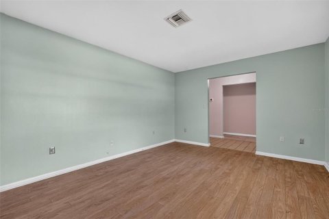 Купить виллу или дом в Юстис, Флорида 9 комнат, 185.99м2, № 2323262 - фото 8