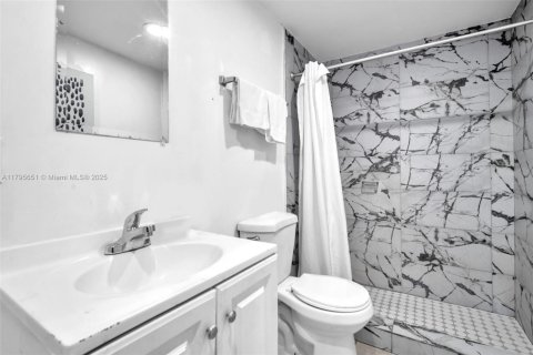 Hotel in Hialeah, Florida № 1959082 - photo 15