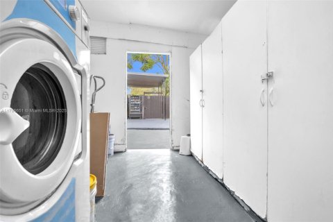 Hotel in Hialeah, Florida № 1959082 - photo 19