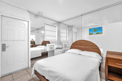 Hotel in Hialeah, Florida № 1959082 - photo 11