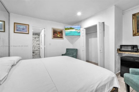 Hotel in Hialeah, Florida № 1959082 - photo 16