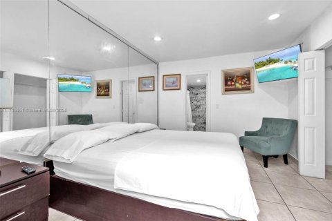 Hotel in Hialeah, Florida № 1959082 - photo 17