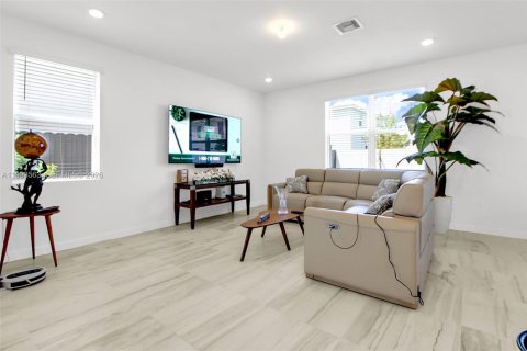 Casa en venta en Homestead, Florida, 4 dormitorios, 198.63 m2 № 2055417 - foto 7