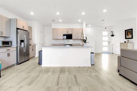 Casa en venta en Homestead, Florida, 4 dormitorios, 198.63 m2 № 2055417 - foto 3