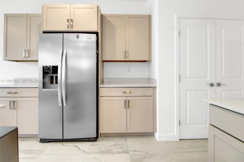 Casa en venta en Homestead, Florida, 4 dormitorios, 198.63 m2 № 2055417 - foto 5