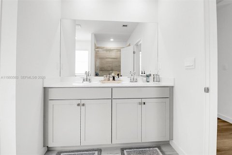 Casa en venta en Homestead, Florida, 4 dormitorios, 198.63 m2 № 2055417 - foto 13