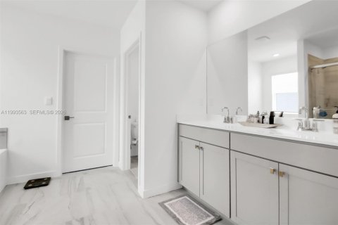 Casa en venta en Homestead, Florida, 4 dormitorios, 198.63 m2 № 2055417 - foto 18