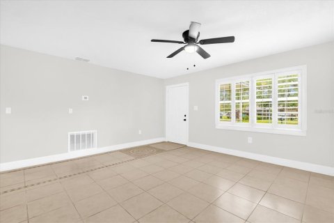 House in Apopka, Florida 4 bedrooms, 157 sq.m. № 1833487 - photo 3