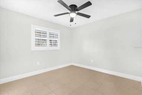 House in Apopka, Florida 4 bedrooms, 157 sq.m. № 1833487 - photo 19
