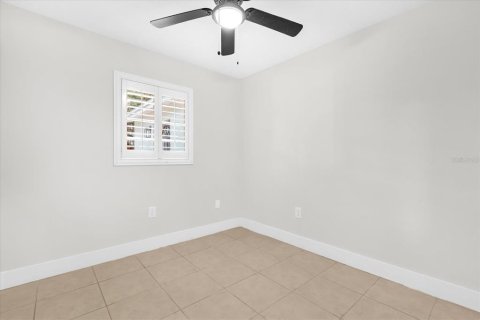 House in Apopka, Florida 4 bedrooms, 157 sq.m. № 1833487 - photo 13