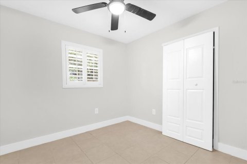 House in Apopka, Florida 4 bedrooms, 157 sq.m. № 1833487 - photo 16