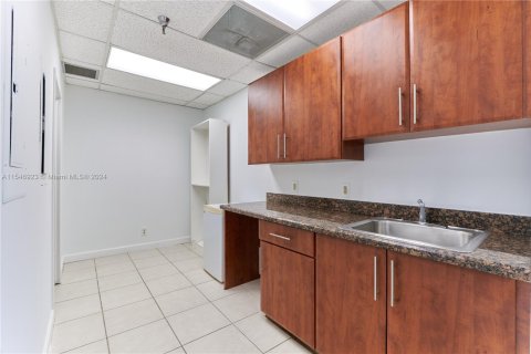 Oficina en alquiler en Plantation, Florida № 1070412 - foto 1